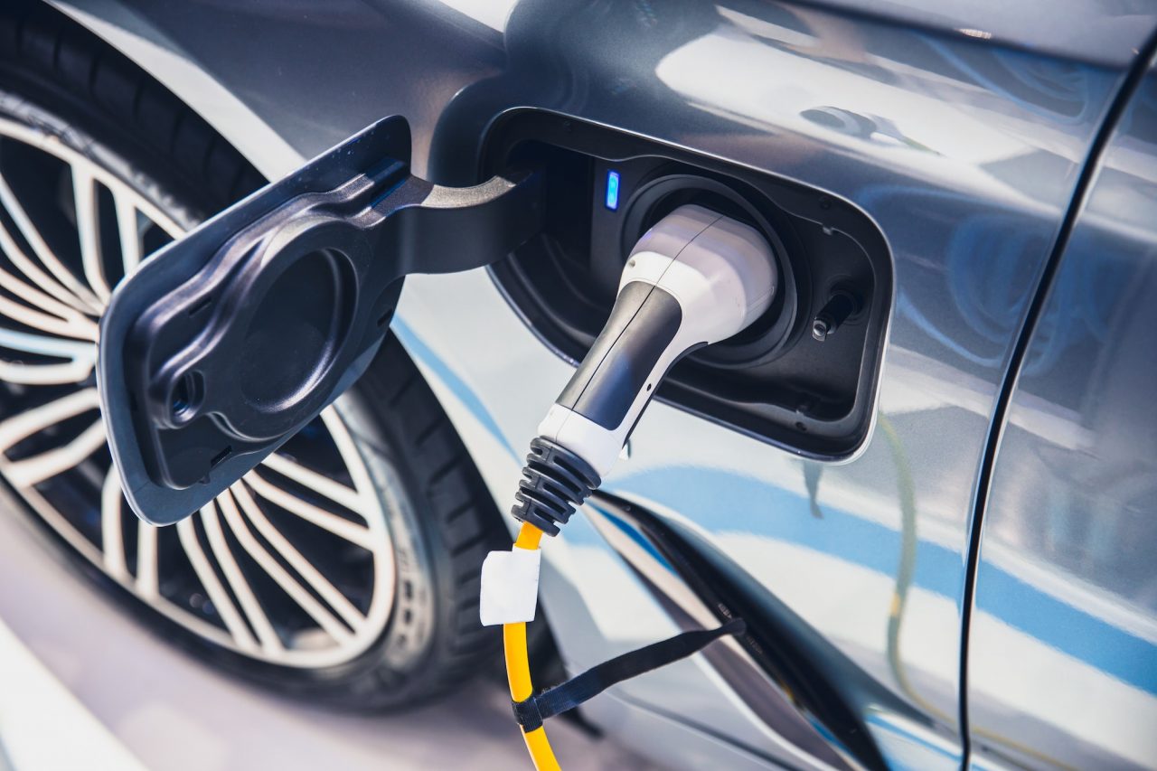 cable de recharge combo sur vehicule électrique